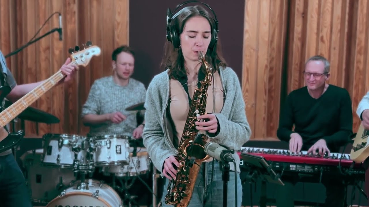 Straight to the Heart - Live Studio Session | The Sanborn Project feat. Leonora Tomanoski (17)