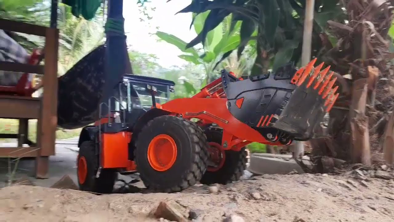 pha lật xe kinh hoàng ZW370 JDM RC 1/14 full metal hydraulic loader mồng 2 tết Giáp Thìn