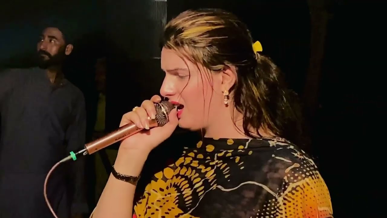 Ma Tanu ￼Pyar Kar Di Ha😘 Hina Chaudhari, I Village Darbari dance program 2024