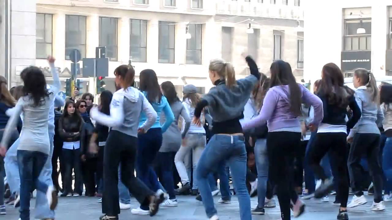 Flash Mob Piazza San Babila Milano Rock The Ballet