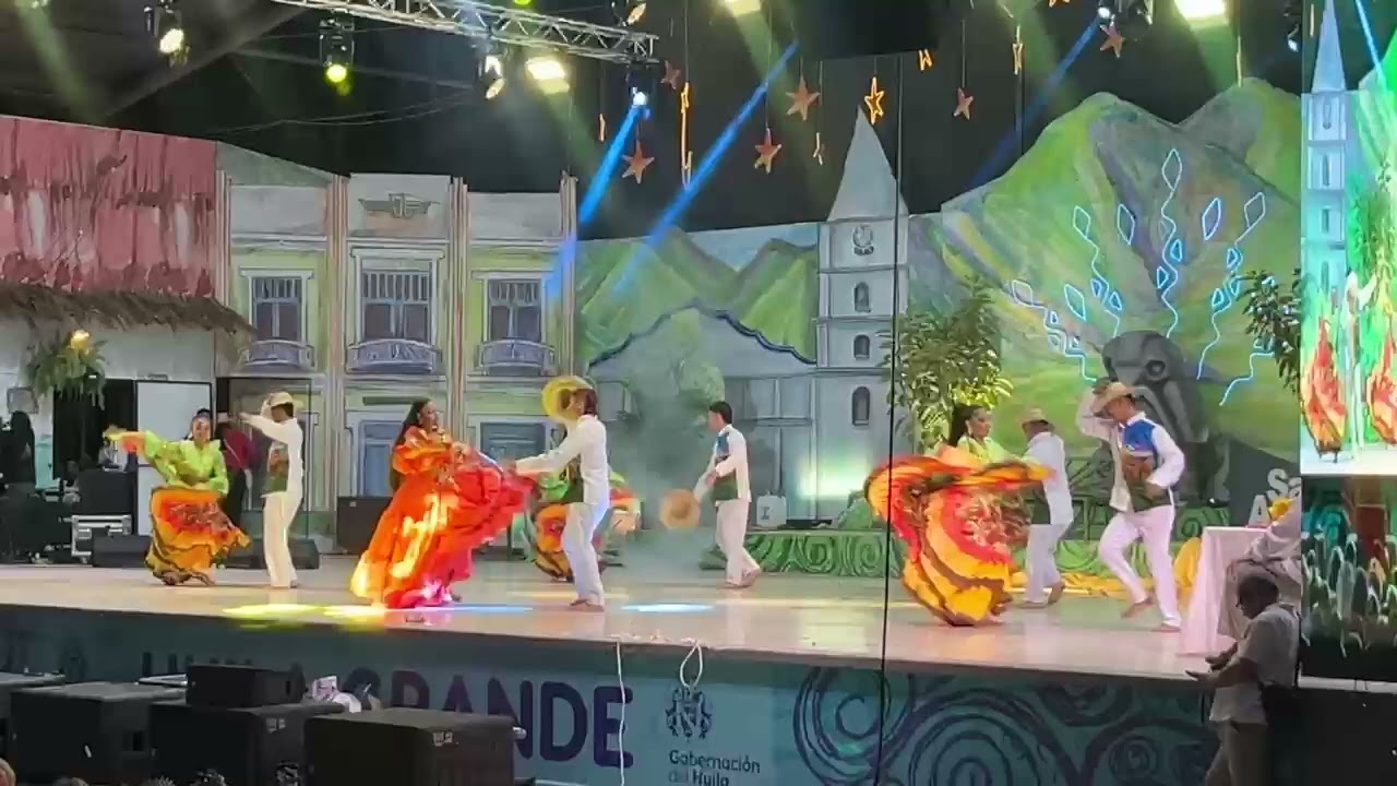 Presentaci&oacute;n de la fundaci&oacute;n Art&iacute;stica Talentos en Neiva Huila, acompa&ntilde;ando a la hermosa Reina