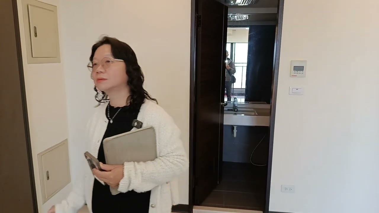 1298萬買台中市潭子區佳泰捷郡中高樓層視野戶輕屋齡兩房電梯直達車位近榮興頭家商圈全社區無障礙設施華廈公寓大樓24H管理0981164030/0989905453