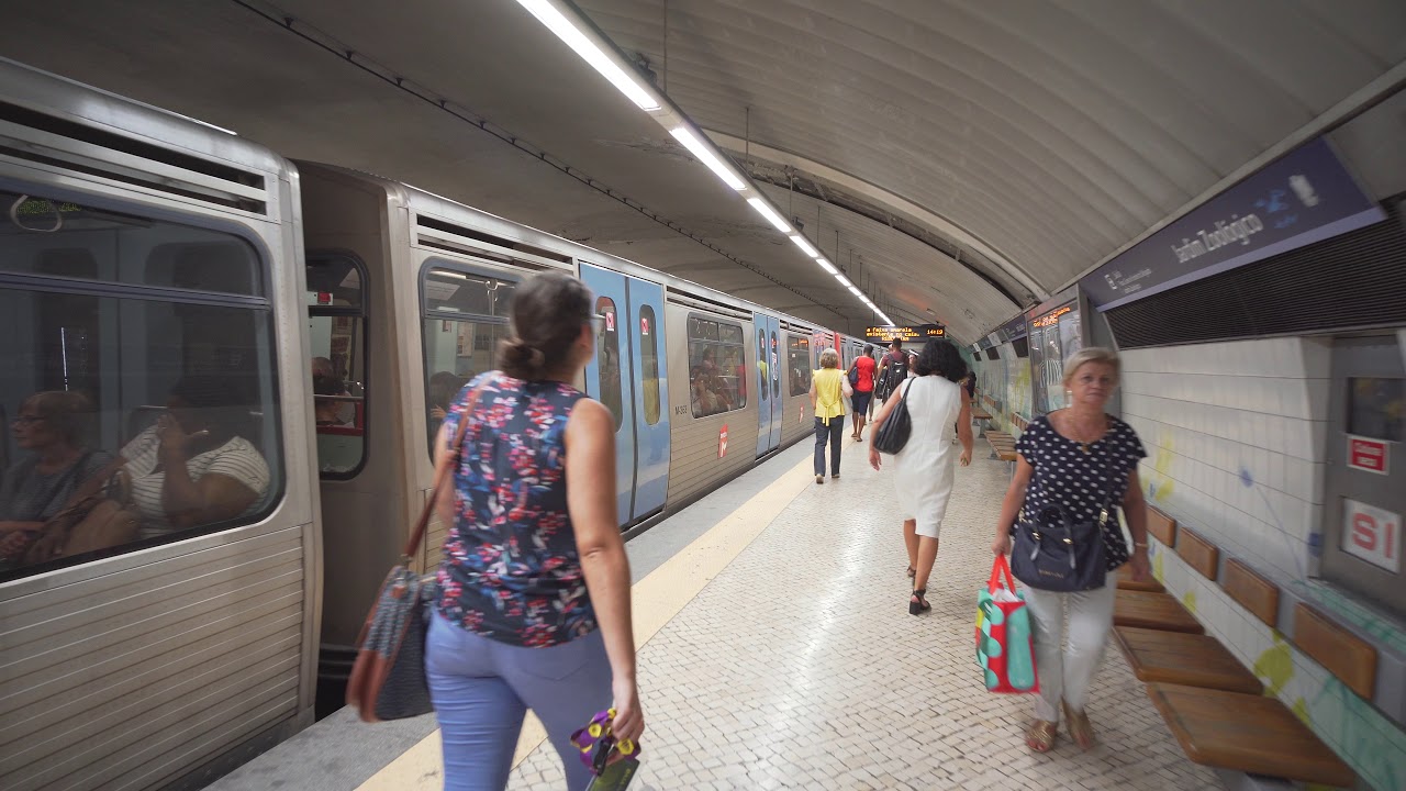 Portugal, Lisbon, metro ride from PARQUE to Jardim Zoológico