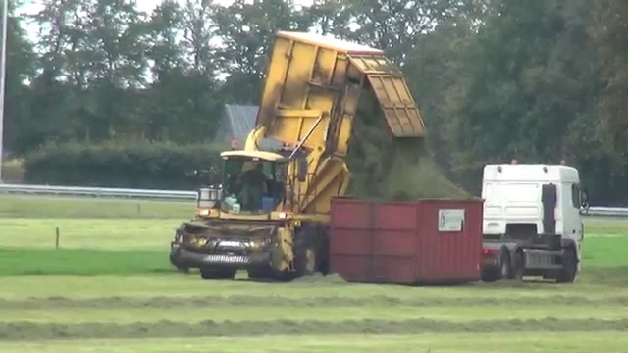 rillen maken  voor grasdrogerij en ophalen