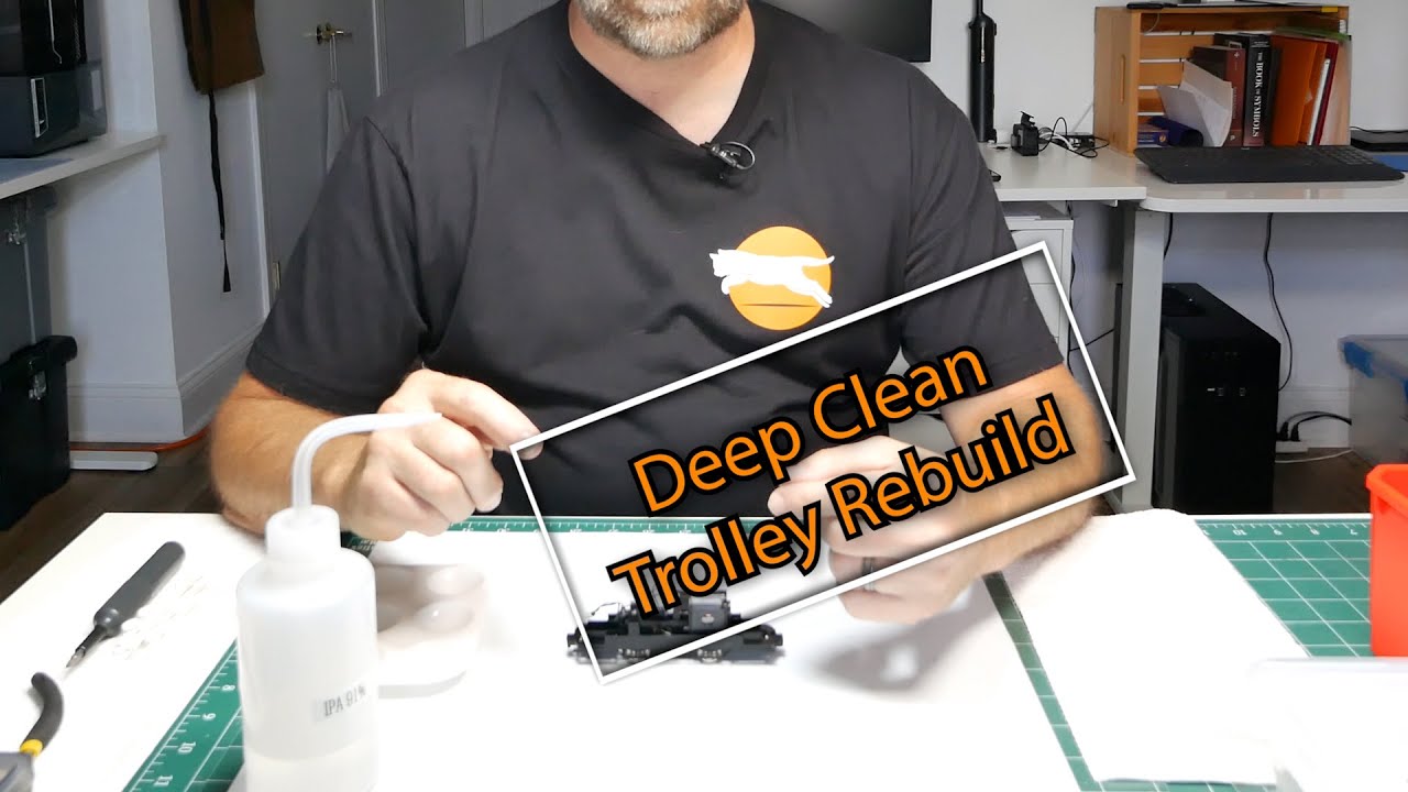 Deep Cleaning and Lubricating a Vintage HO Trolley (Trolley06)