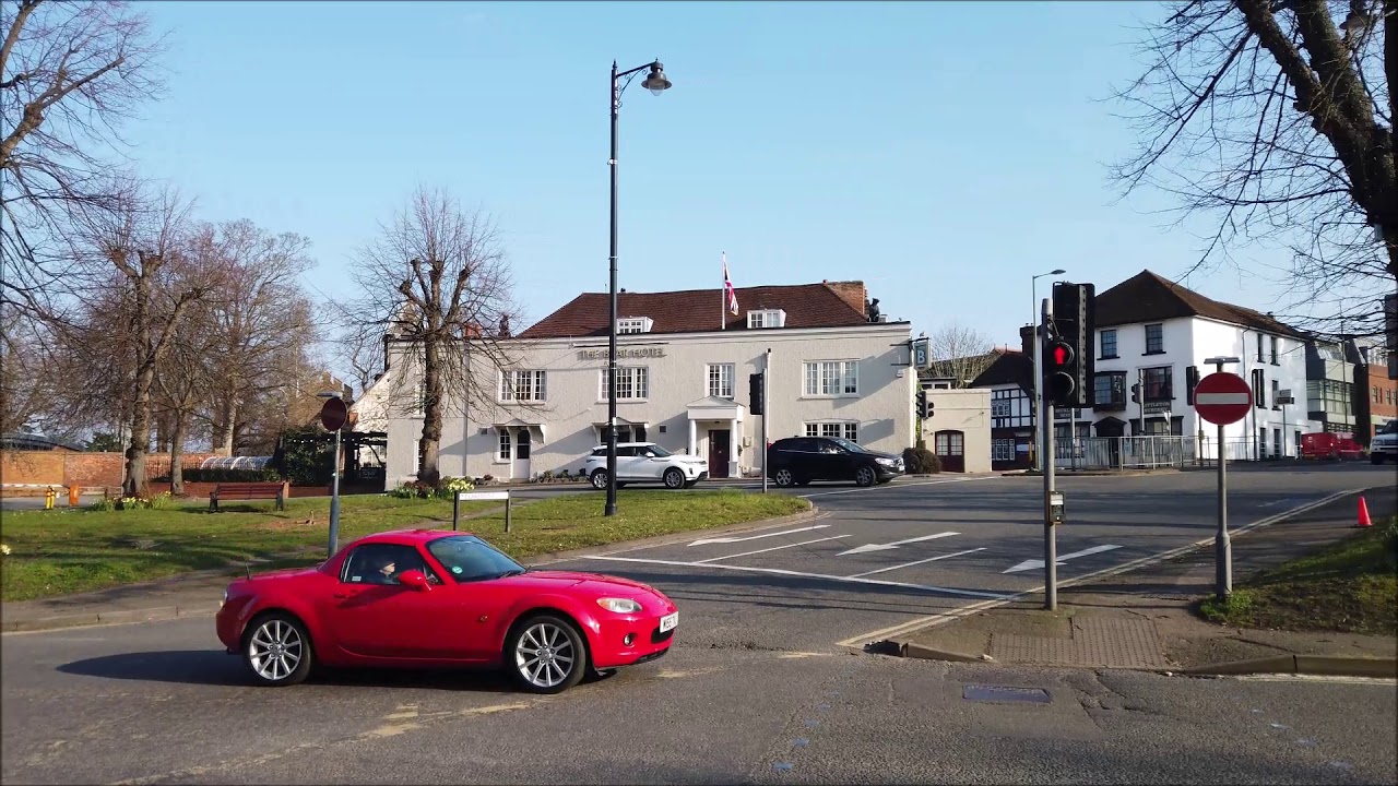 London walk: Esher High Street, Sandown Park Racecourse,  40-minute Surrey walk - Narrated