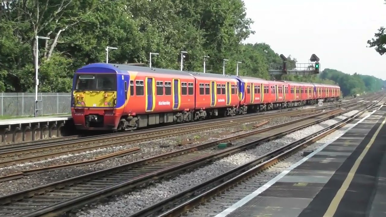 Byfleet & New Haw Station 21/12/21