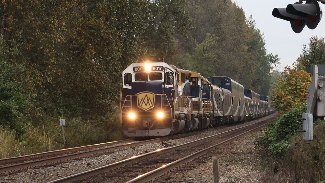 [CREW CHANGE] RMR 8017 leads train 609 at Hampton! 