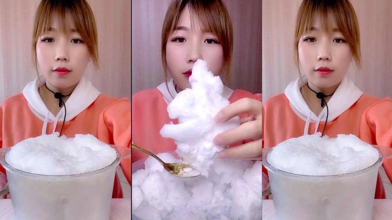 ASMR WHITE SHAVED ICE BY QIANI #asmr #asmreating #kwai #crunchyasmr #ice #iceeating #whiteice