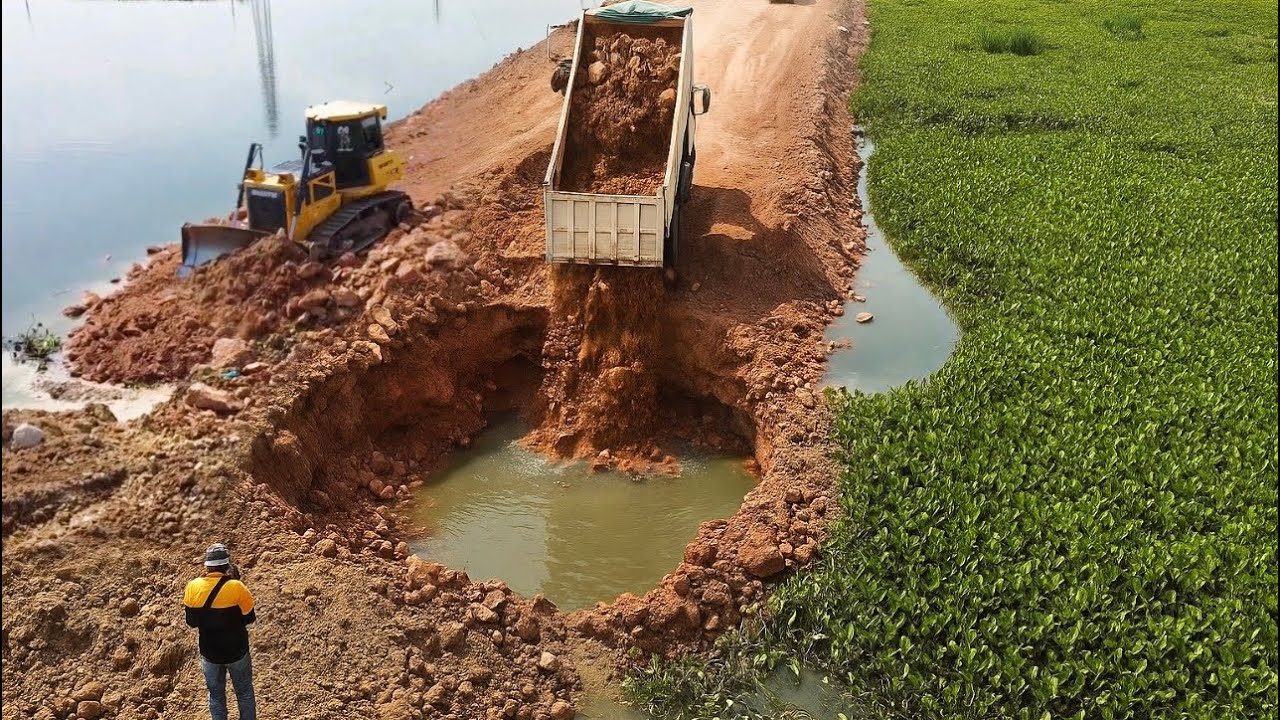 Shantui Bulldozer and 25T Dump Trucks Built New Road Across The Lake