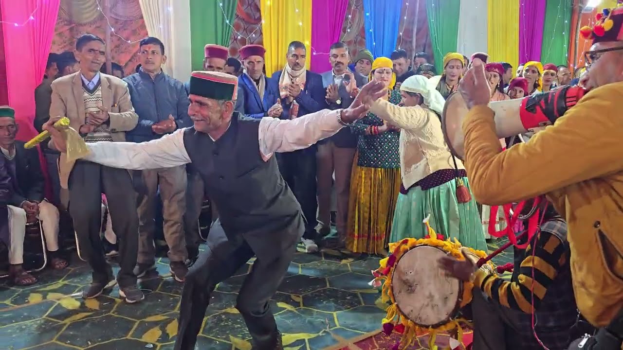 दूल्हे के मामा पक्ष वालो ने दिखाई जौनपुर  संस्कृत की सुन्दर झलक pahadi #culture #viralvideo