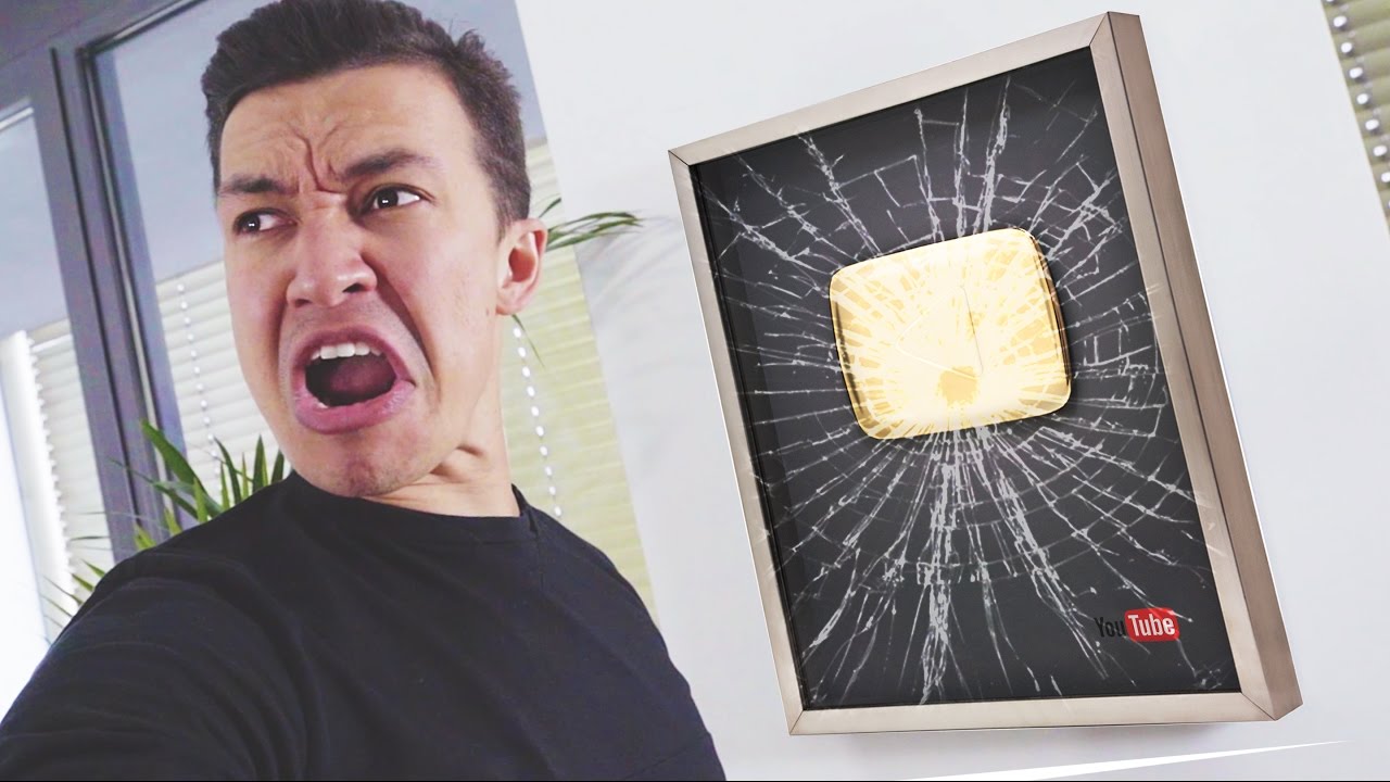 1 MILLION BUTTON PRANK | Cheng