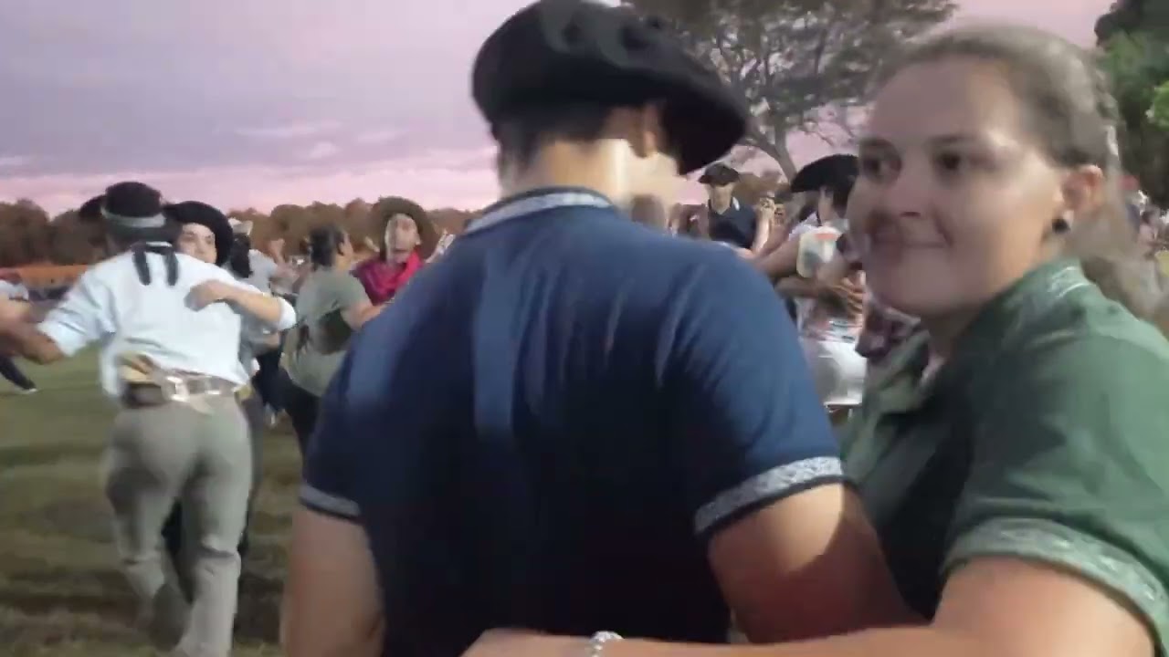 BAILE DE CAMPO - VICTOR BARRIOS Y SU CONJUNTO