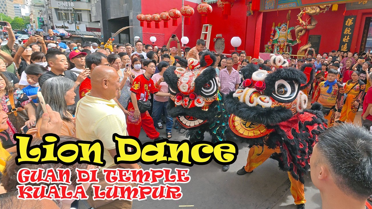 Lion Dance at Guan Temple Petaling Street , Kuala Lumpur | Tarian Singa