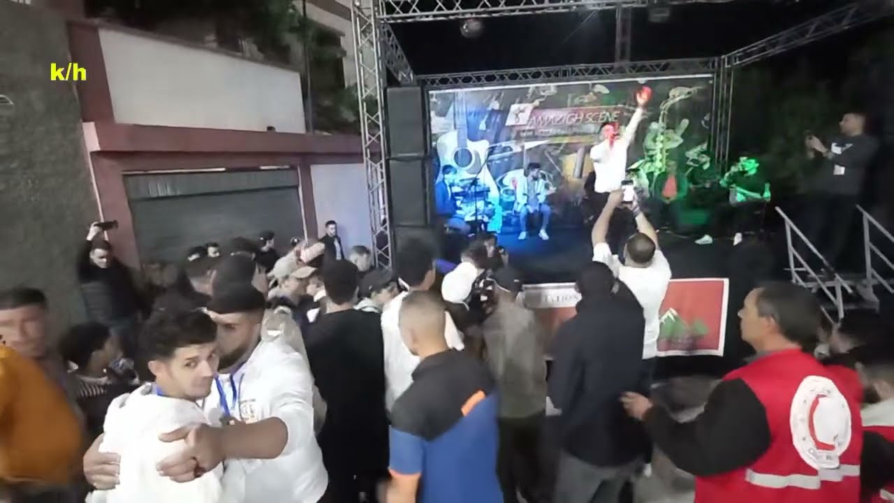 Agaw Au Gala Du Concours De Chant à Assi Youcef 