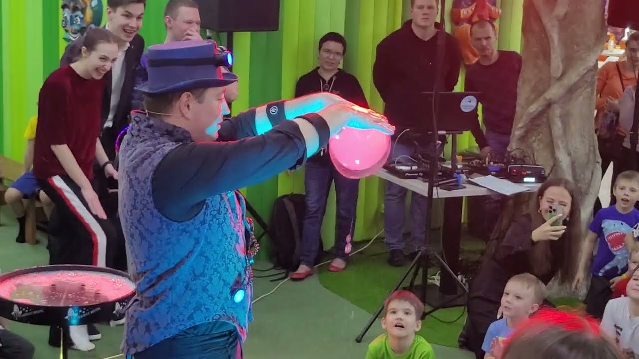 Невероятное шоу мыльных пузырей от мистер Фантастик.