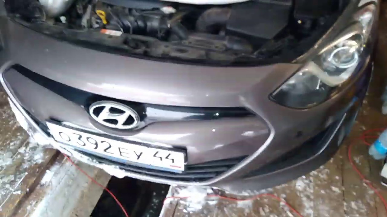Как поменять лампочку ближнего света на HUNDAI i30....