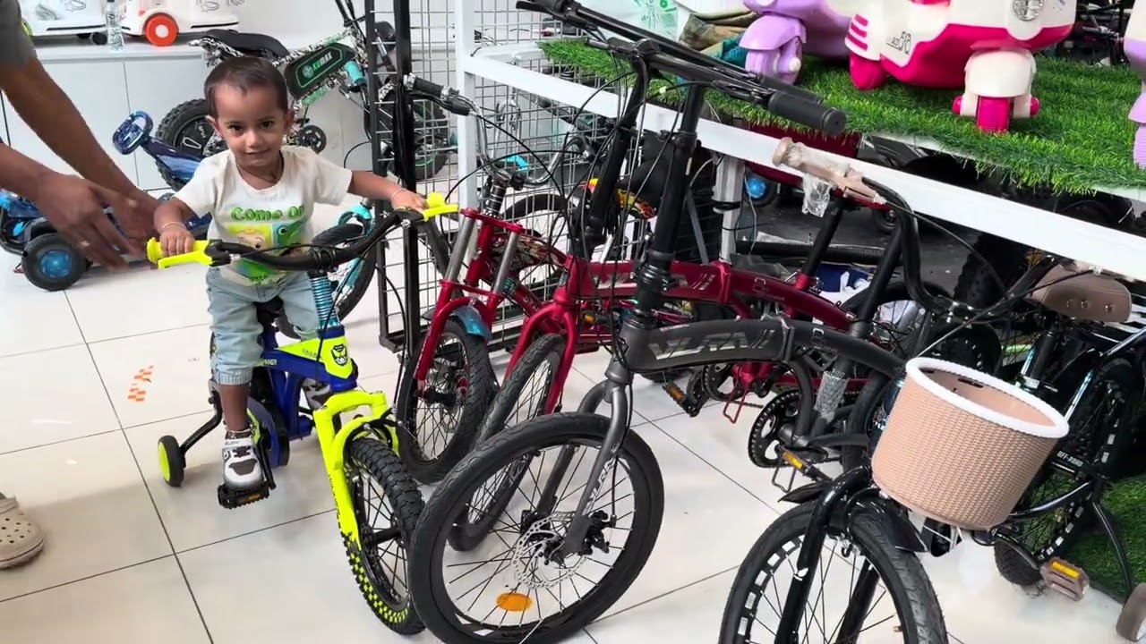 Shopping cycle to baby in #dragonmartdubai #electricbike #electriccars #kidsbike #dubai 