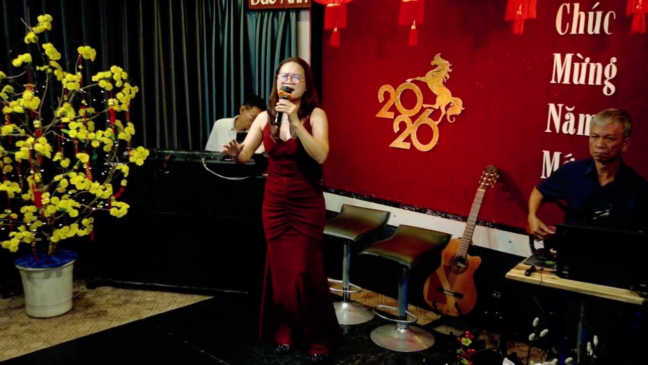 HÀO KHÍ VIỆT NAM (Holy Thắng) - Hà Trang | Phòng Trà Đức Anh