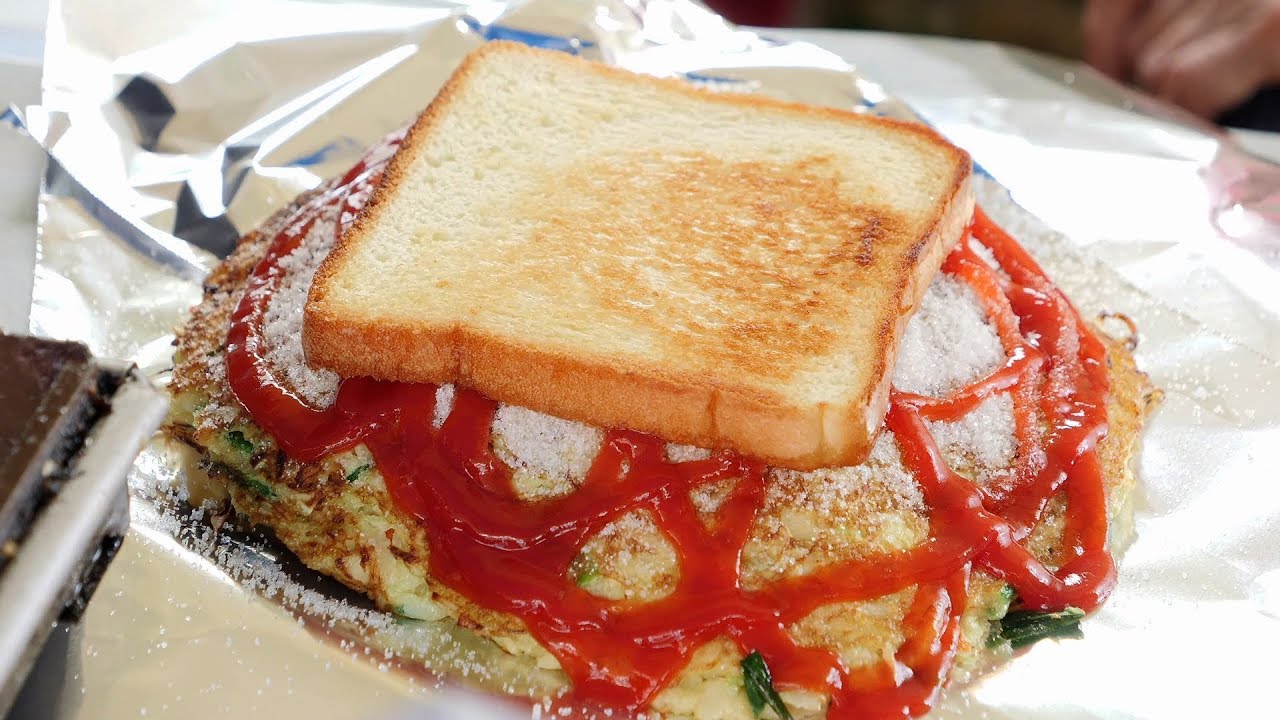 2천원짜리 대왕 토스트 (big toast, トースト, 烤麵包 2,000KRW) korean street food / 창동 할머니 토스트