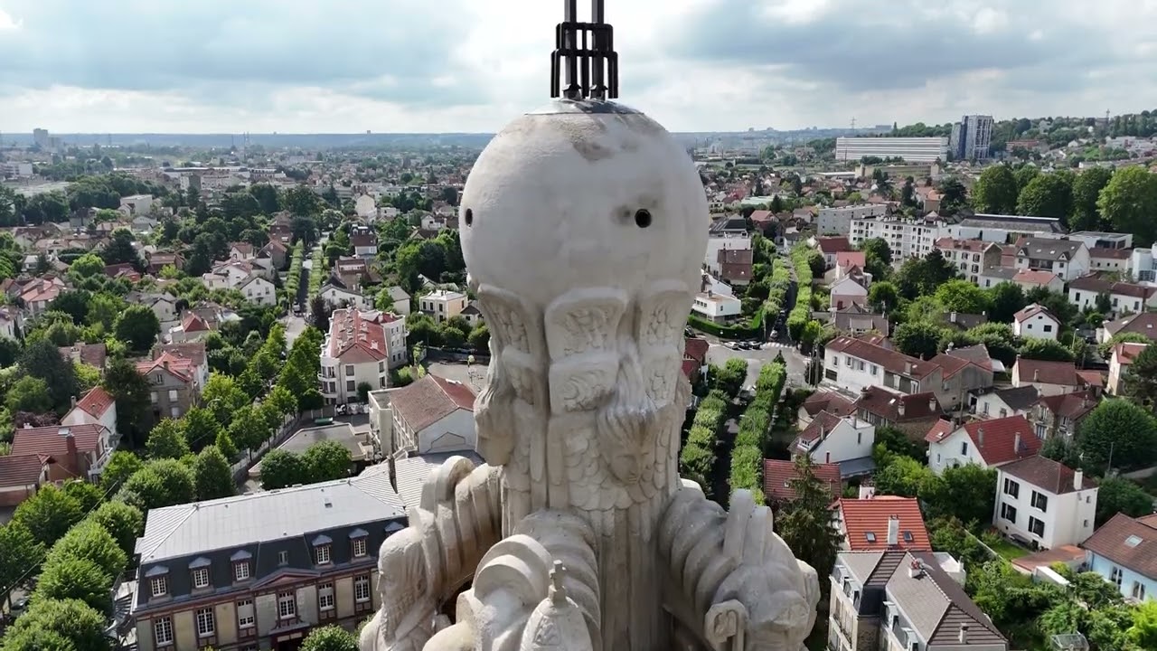 Le clocher de l'église Saint-Louis de Villemomble
