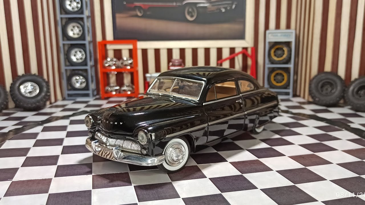 Motormax ‏1:24 1949  Mercury Eight Coupe
