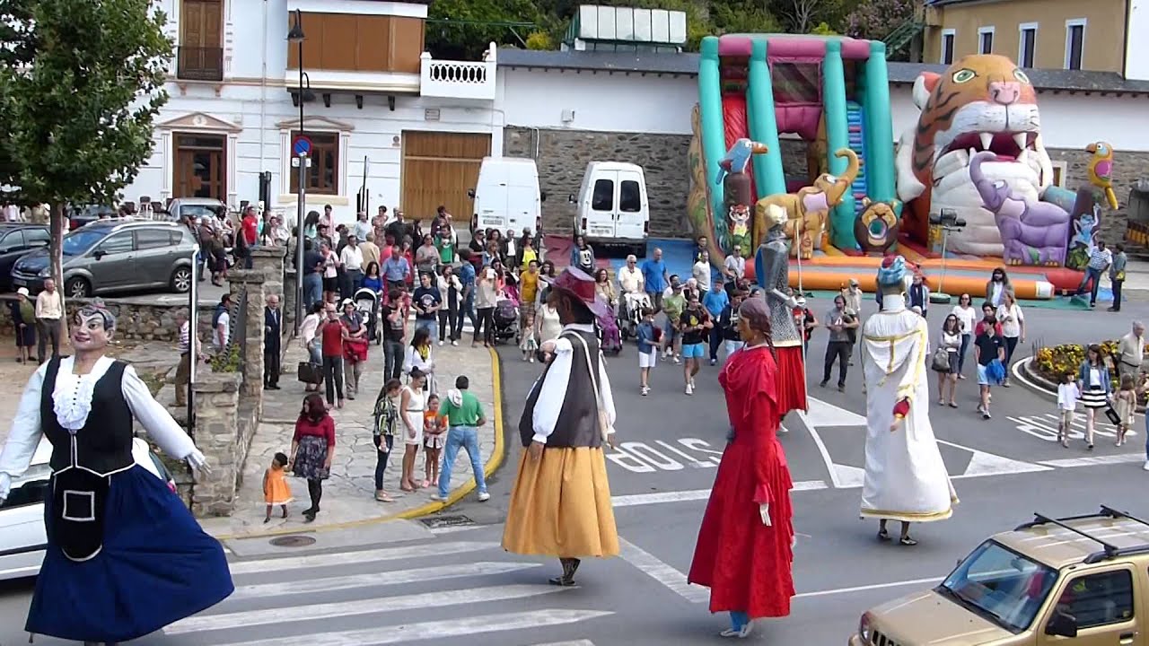 Gigantes y cabezudos - Villafranca del Bierzo (HD)