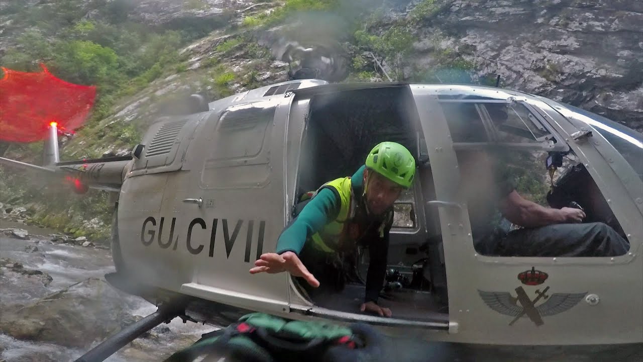 Increíble rescate bajo la ruta del Cares.