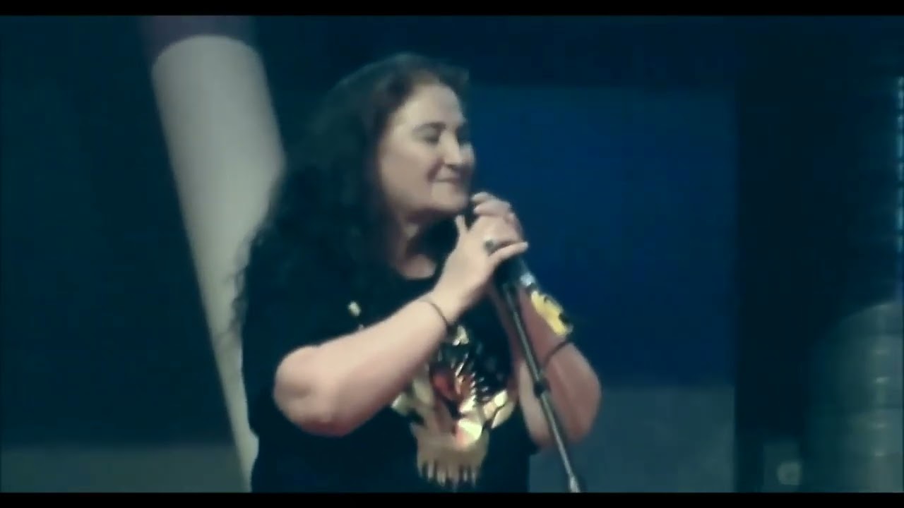 Sebahat AKKİRAZ & Cafer NAZLIBAŞ   GÜCENMİŞ SEVDİĞİM Mercan Dede Konseri 2