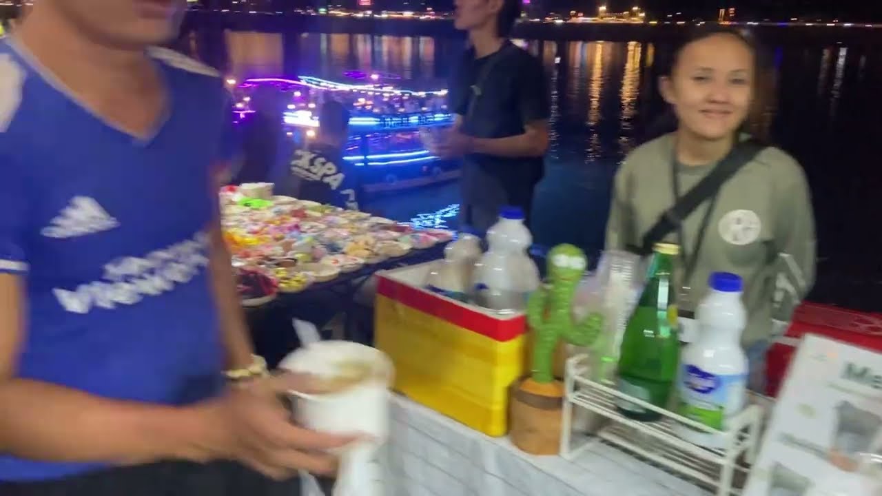 មកលេងWalk Streetថ្ងៃអាទិត្យមនុស្សច្រើនណាស់នៅទីក្រុងភ្នំពេញ/ Cambodia Street Food And Walk Street 