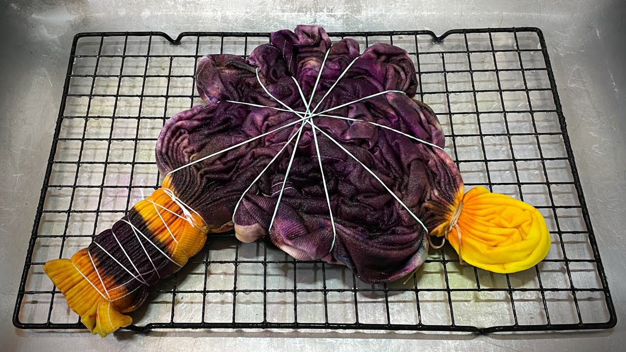 Tie Dye Pattern #520 - Bee Mine Heart & Spine with Contrasting Color Scheme (HWI Tie Dye)