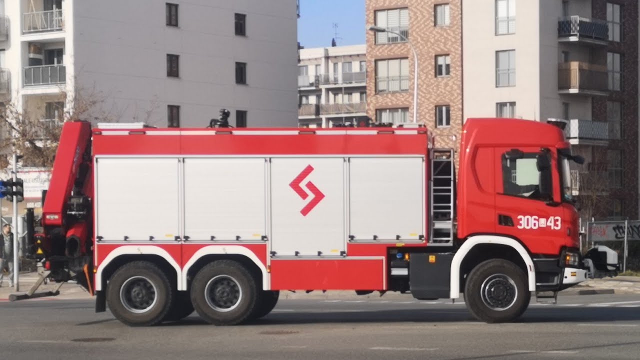 Strażacy z JRG 6 dojechali do nowej remizy na Chrościckiego.