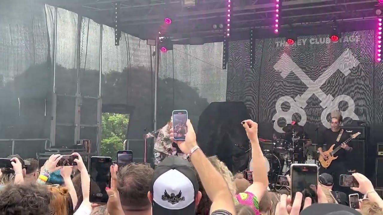 Scene Queen - “Barbie and Ken” Live at Slam Dunk North 2023
