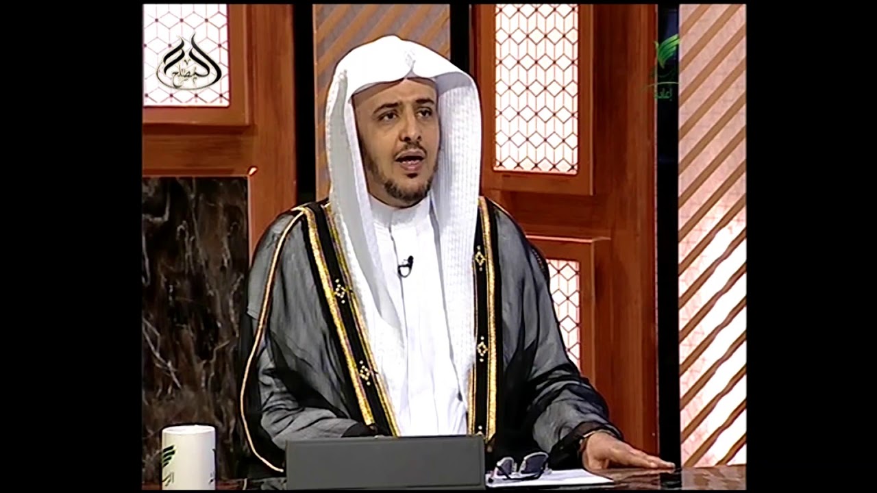 الفقير الموكل بإخراج الزكاة هل يأخذ منها لنفسه