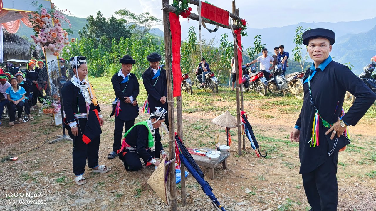 h&aacute;t đ&aacute;m cưới dao tại nh&agrave; Thỉng bủ x&atilde; minh sơn
