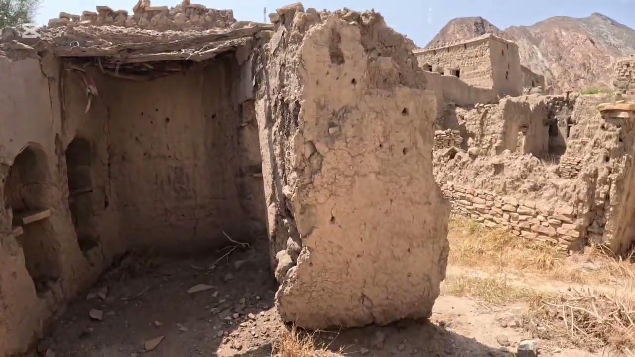 Walking between the old neighborhood in the Amti area of ​​Izki Govern-orate- الحارةً القديمة امطى 