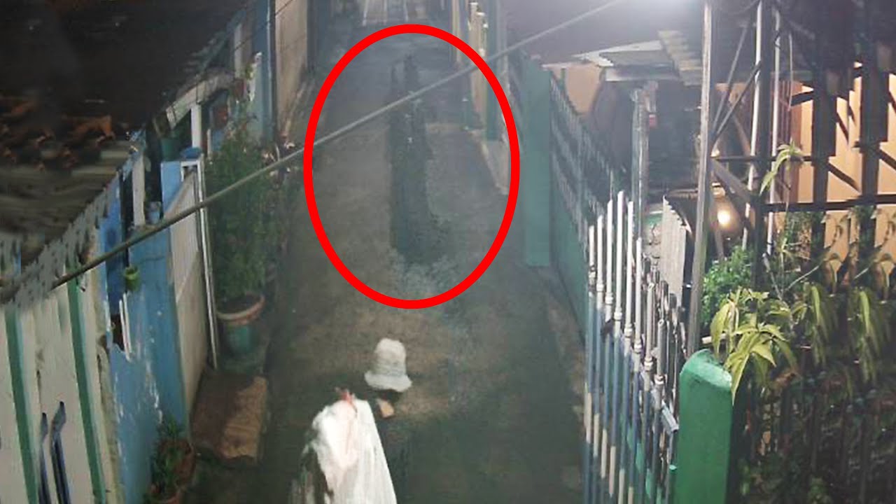 Bapak ini Gatau Ada Sosok Hantu di Depan Matanya