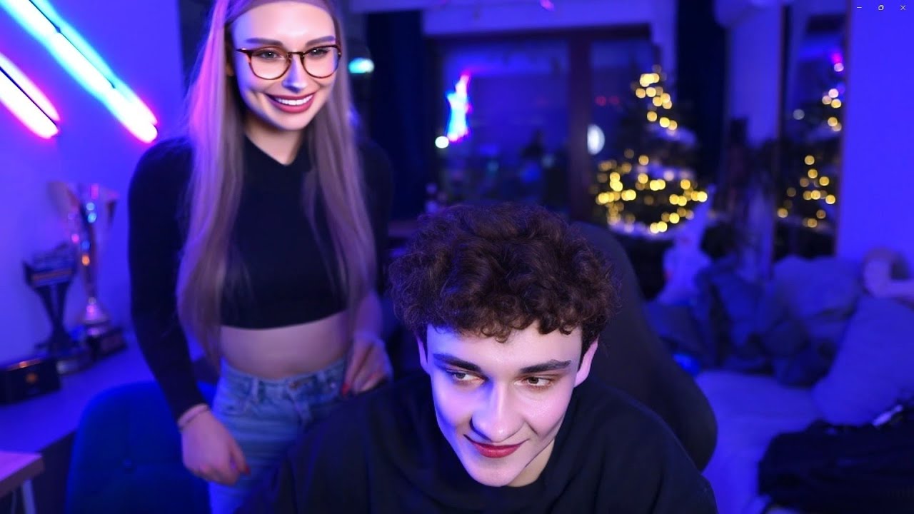 POKAZAŁA SIĘ NA STRIMIE (SERIO)