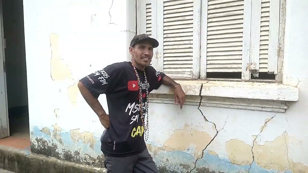 espirito de conhecido que partil  a três  semas nos segui e comunica com agente ,muita emoção