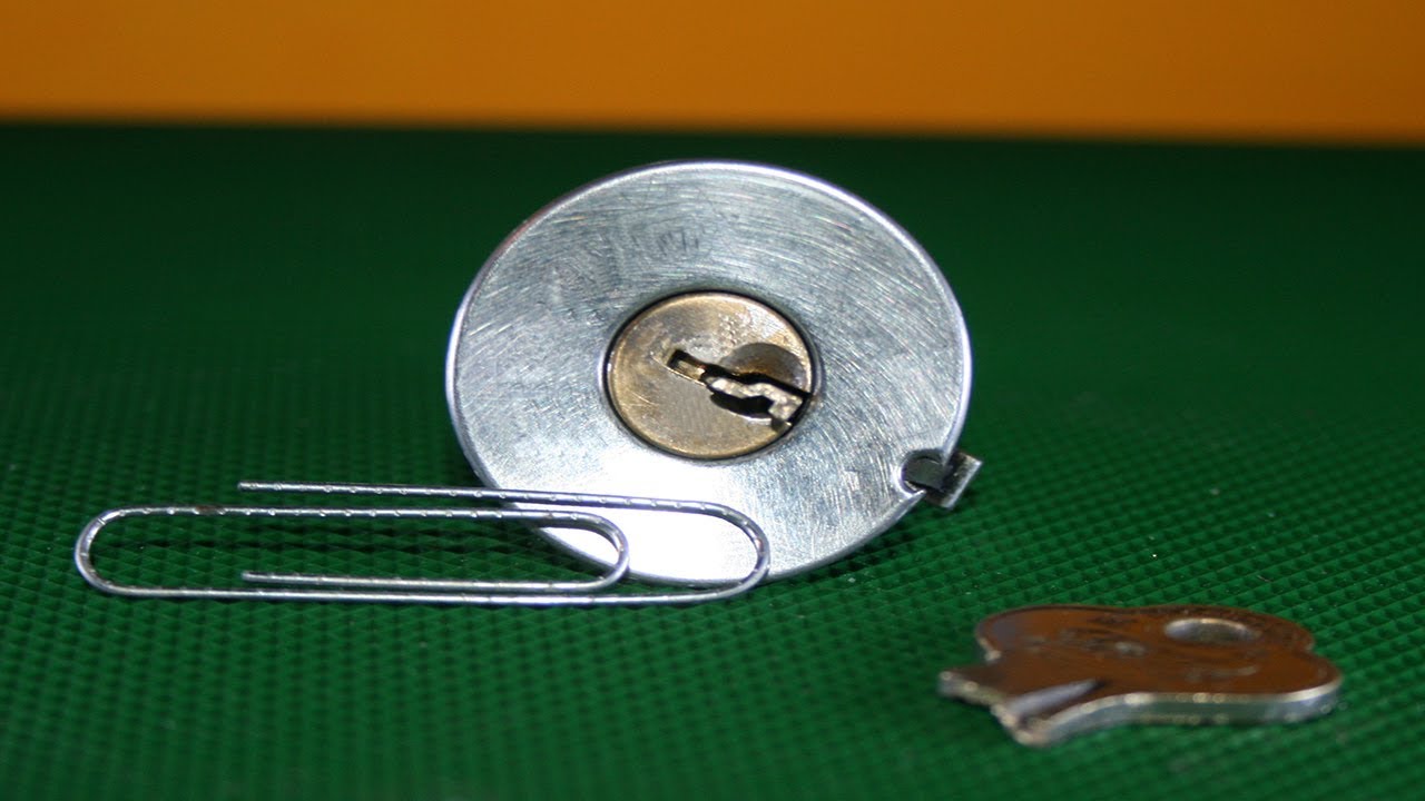 como sacar una llave rota o partida con un simple clip