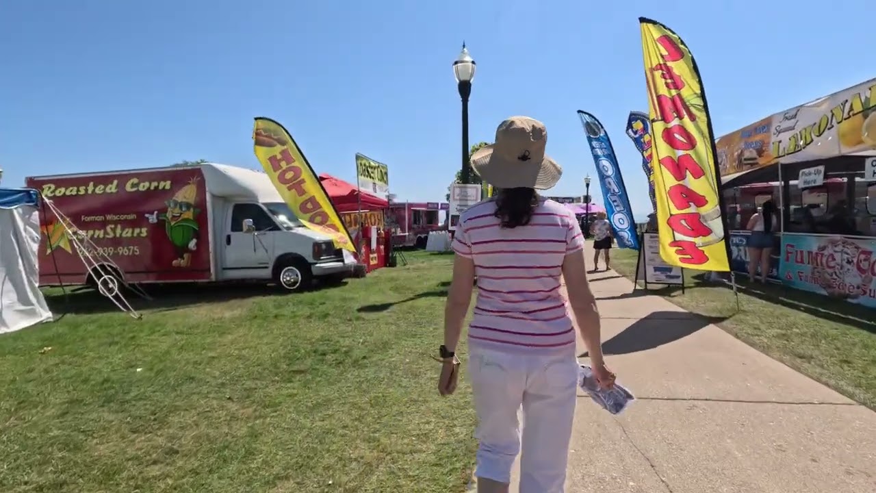 Taste Of Wisconsin at Kenosha Michigan Lakeside View Landmark Lighthouse Simmons Island Beach 4K