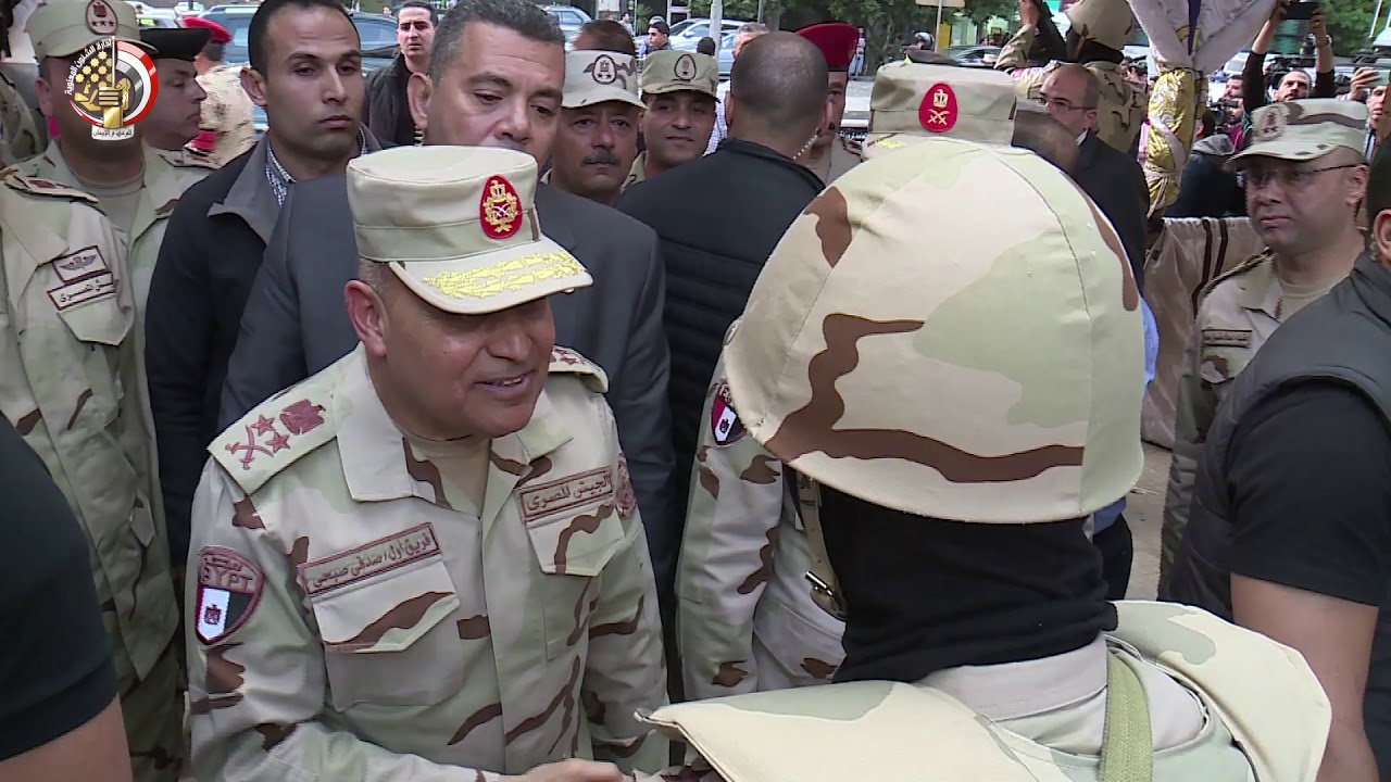 الفريق أول صدقى صبحى يتفقد عددًا من اللجان الانتخابية