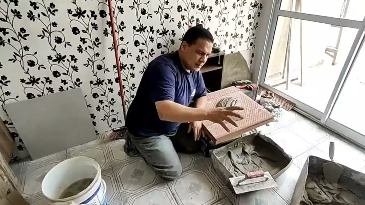 Colocação de porcelanato: Dupla colagem mais rápida, técnica de arraste e tempo em aberto.