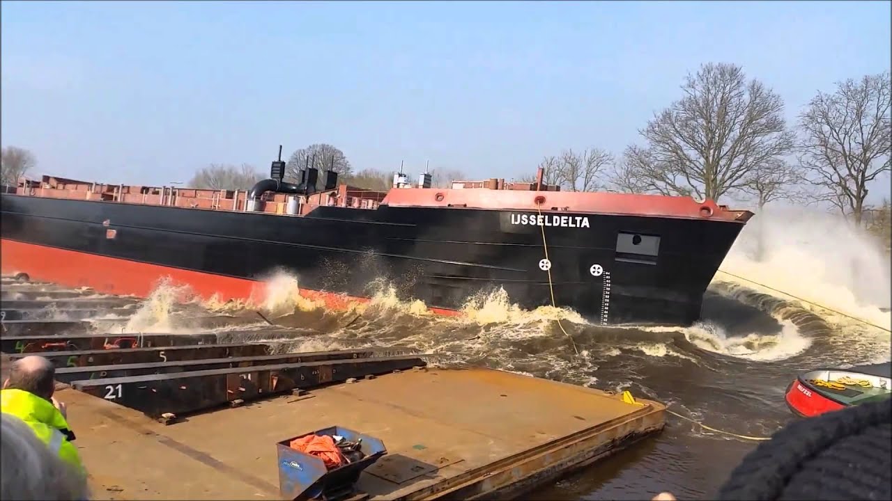 Ship launching Pattje Waterhuizen