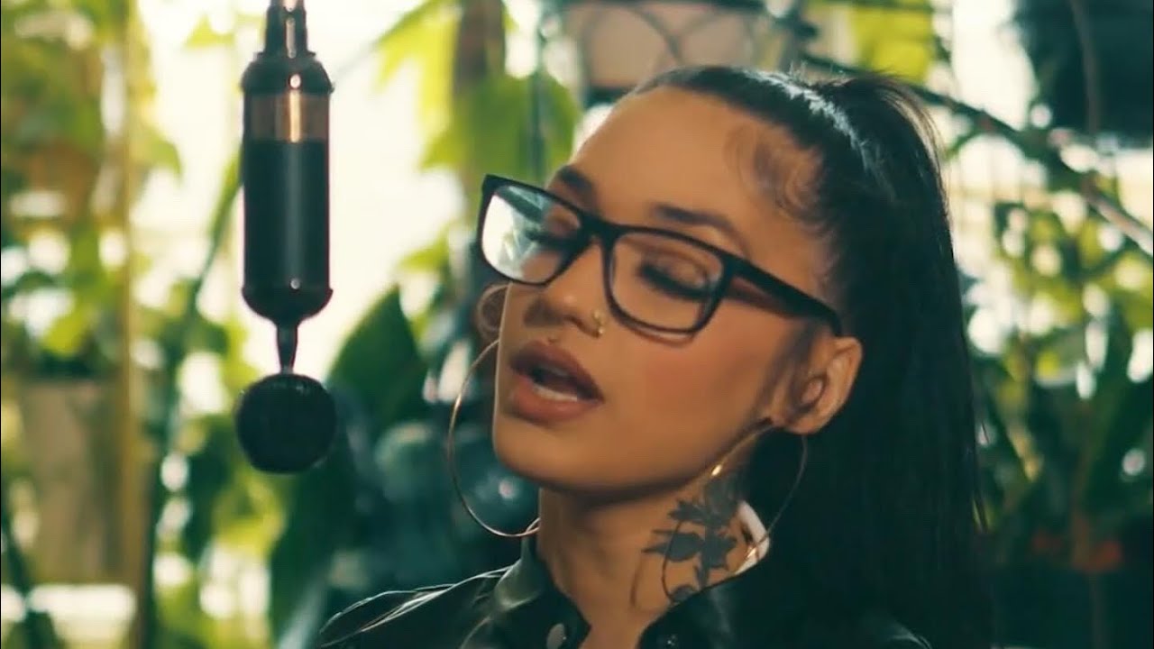 Boujee (Mic Performance)