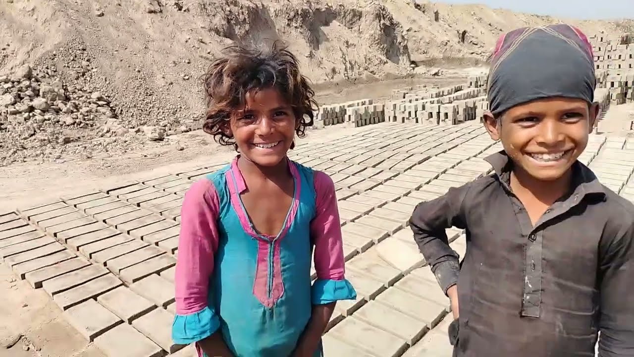 Hindu Majdur Life In Pakistan| Bricks Making Process In Village| Hindu Life In Pakistan