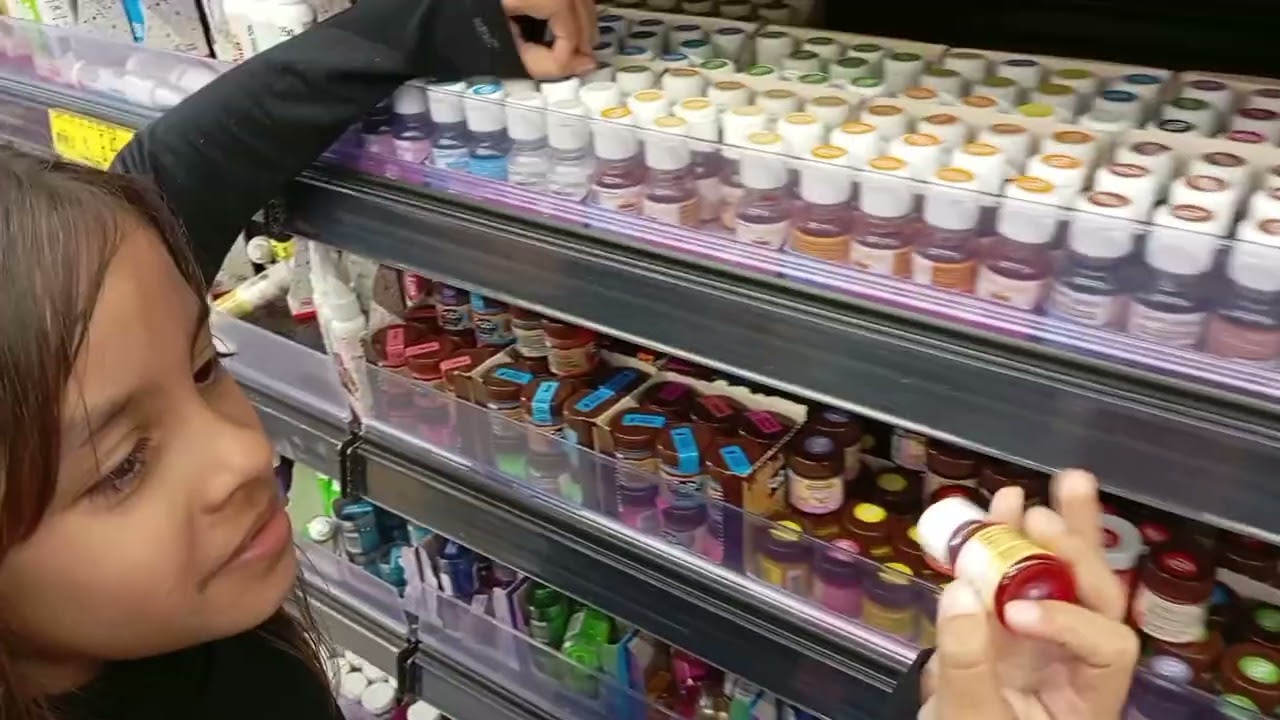 Morango do amor/ não encontramos o corante vermelho na cidade toda 
