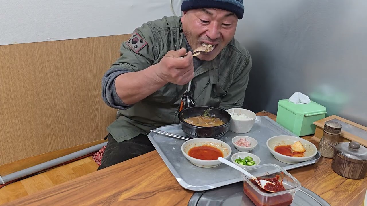 오늘  돈벌긴 틀렸다 배고픈 택시기사  밥한끼 밥맛좋네 ?