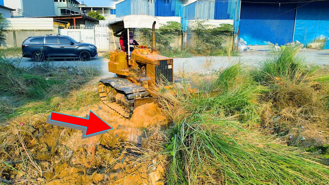 Starting a Landfill Project!! 5-Ton Dump Trucks and Dozers in Action!