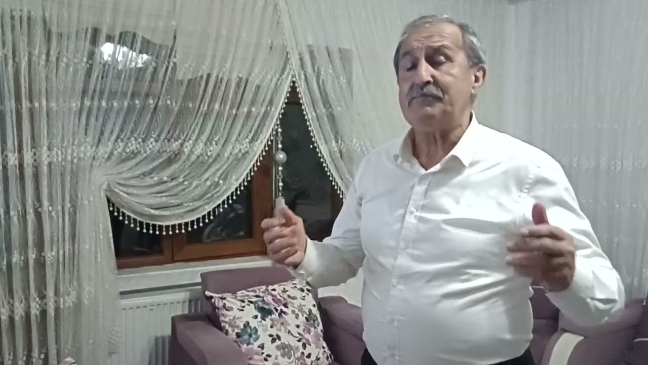 GECE KİRPİKLİ KADIN